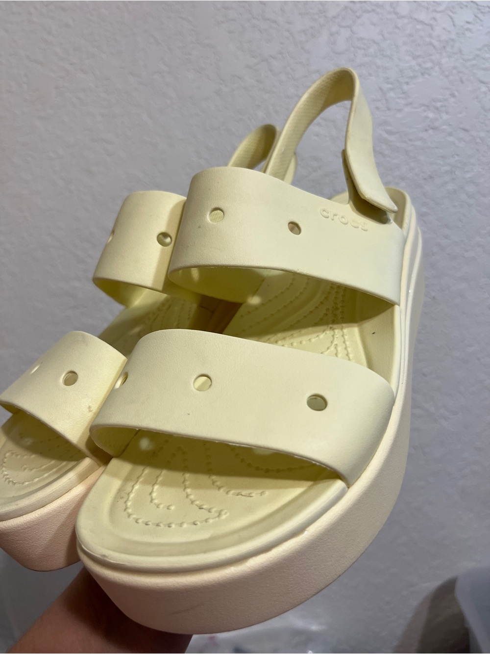 CROCS BROOKLYN 4U WEDGE Platform SANDAL BUTTER CREAM US W 9 - Picture 2 of 8